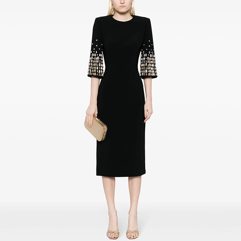 Mid length dress with five quarter sleeves