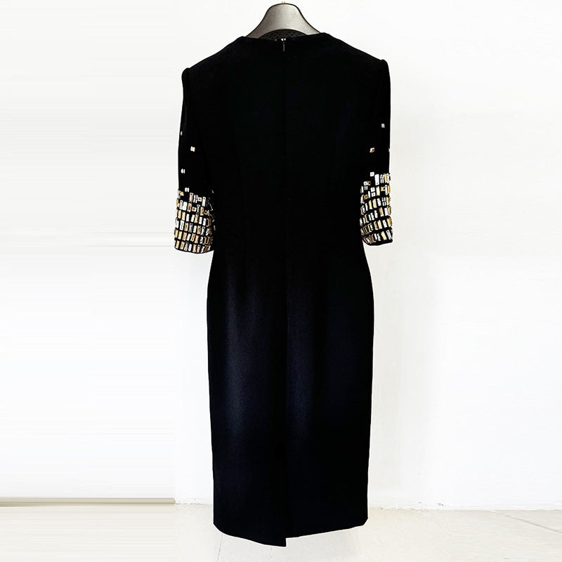 Mid length dress with five quarter sleeves